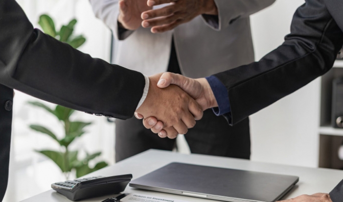AMENDMENT TO KIK AND PROSPECTUS OF SEQUIS EQUITY MAXIMA